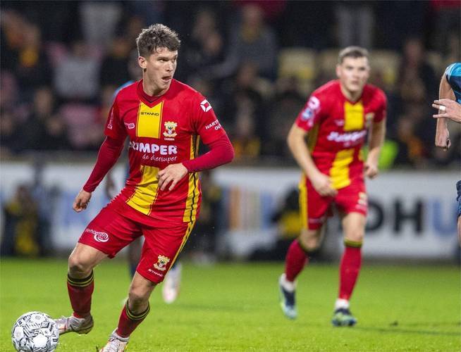 与其说他是
